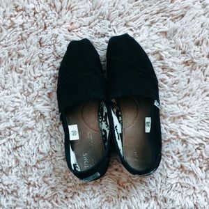 TOMS Black Canvas Women’s Classics